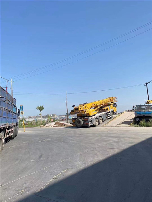 南宫市25吨吊车的租赁价格大概是多少？