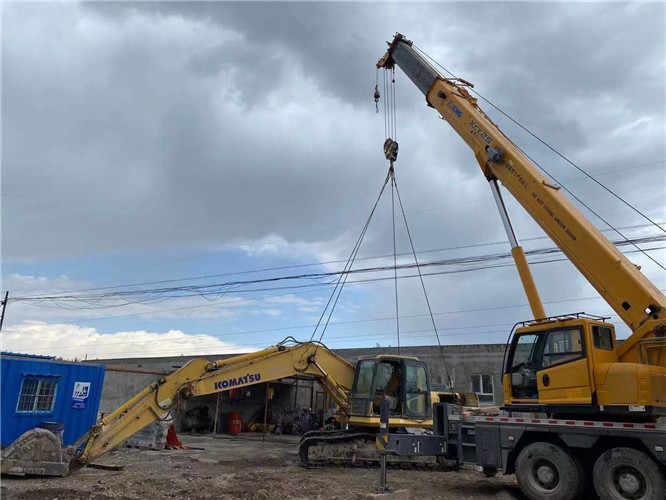 南宫市25吨吊车的工作半径是多少？